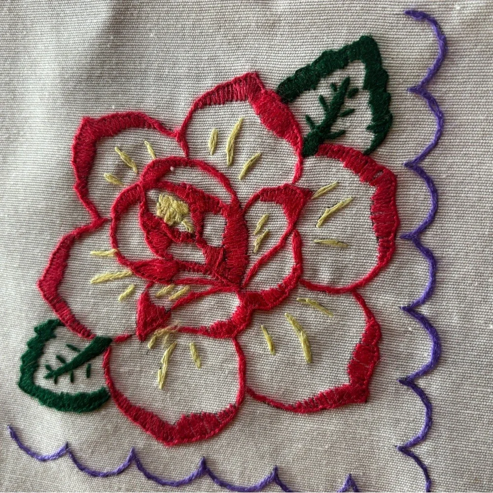Vintage Floral Embroidered Lace‎ Table Topper Cottagecore Spring  Grandmacore